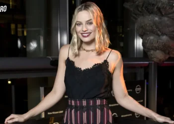 Margot Robbie, Scottish Pub