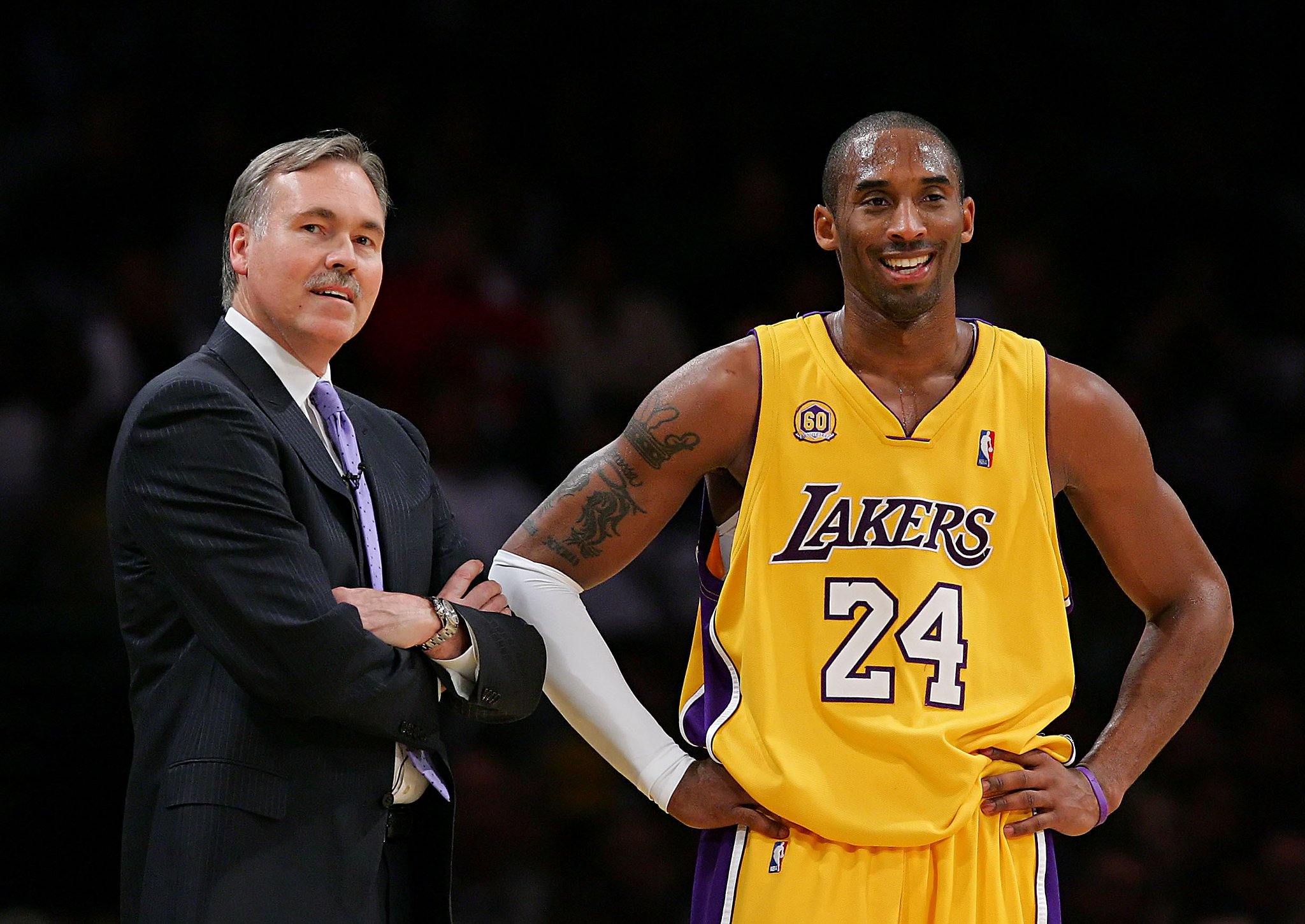 Mike D'Antoni drawing up plays for an offensive set.