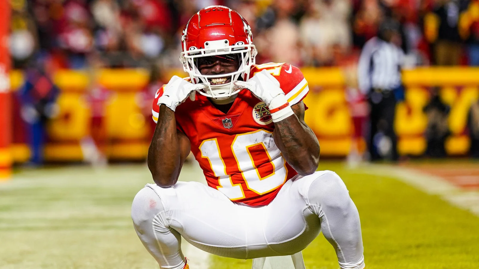 NFL Buzz Why Tyreek Hill is Fighting to Keep Jaylen Waddle from Leaving the Dolphins--