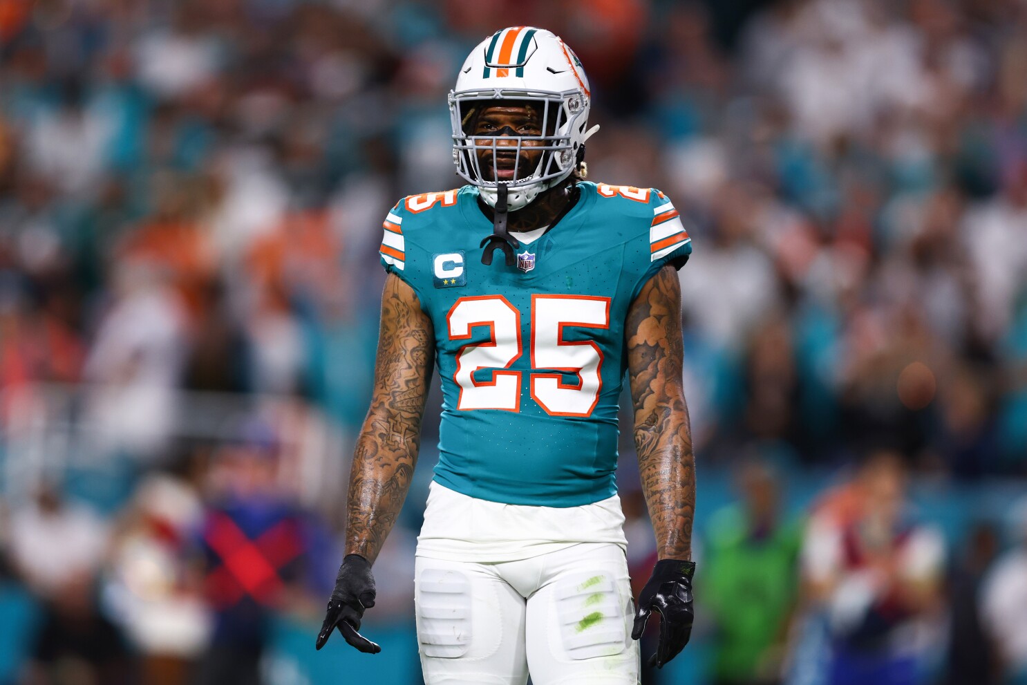 NFL Buzz Xavien Howard's Next Move - Houston's Homecoming or Fresh Start Elsewhere--