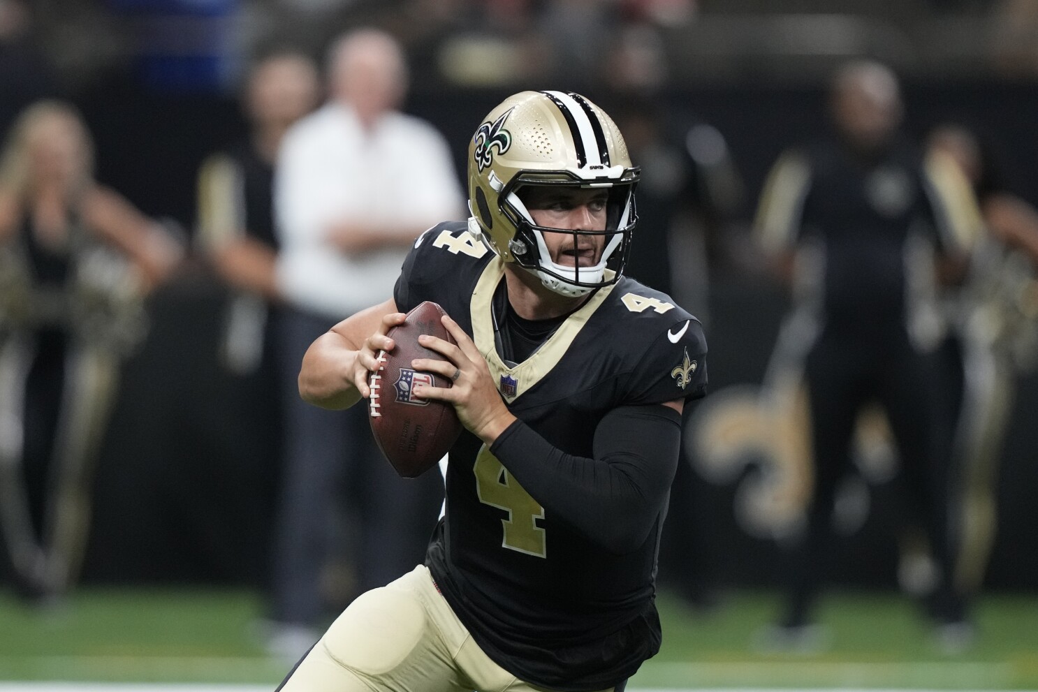 Saints' Quarterback Conundrum The Derek Carr Dilemma and Draft Day Decisions