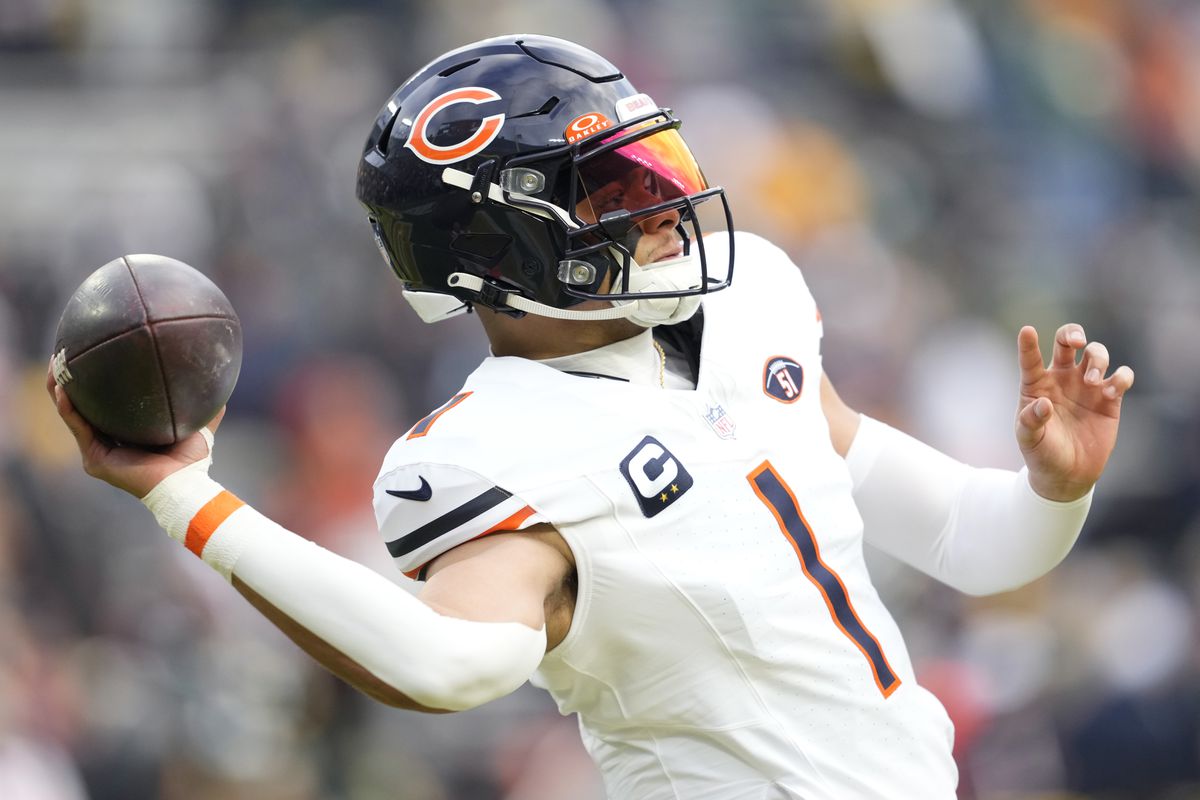 The Chicago Bears' Quarterback Quandary A Crossroads for Justin Fields