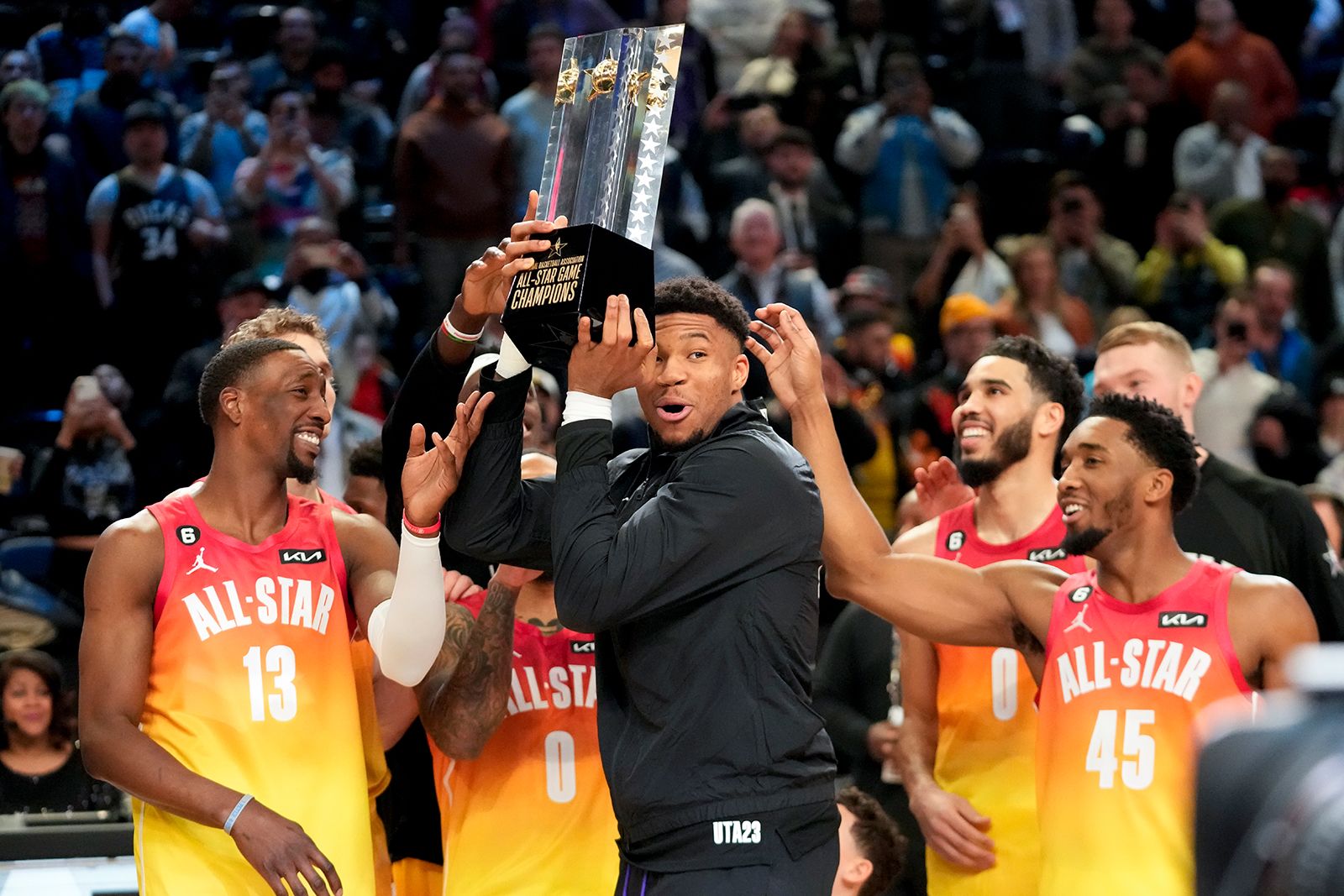Новости НБА: Обзор конкурса NBA Slam Dunk Contest 2024, слухи и подтвержденные звезды!