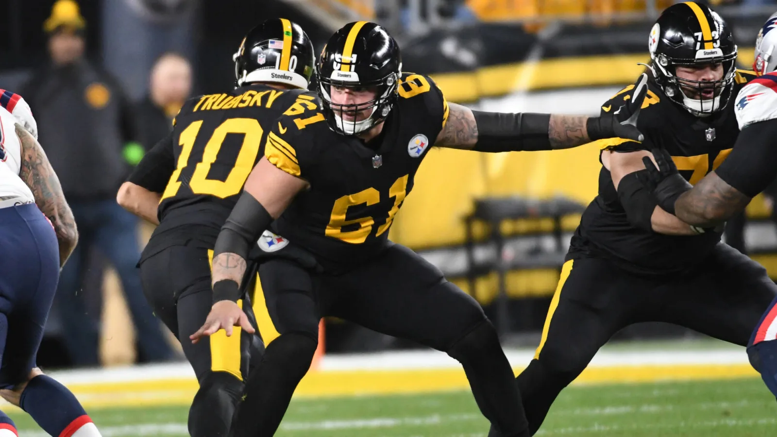 The Pittsburgh Steelers' Quarterback Quandary: Sticking with Kenny Pickett Amidst Fan Concerns
