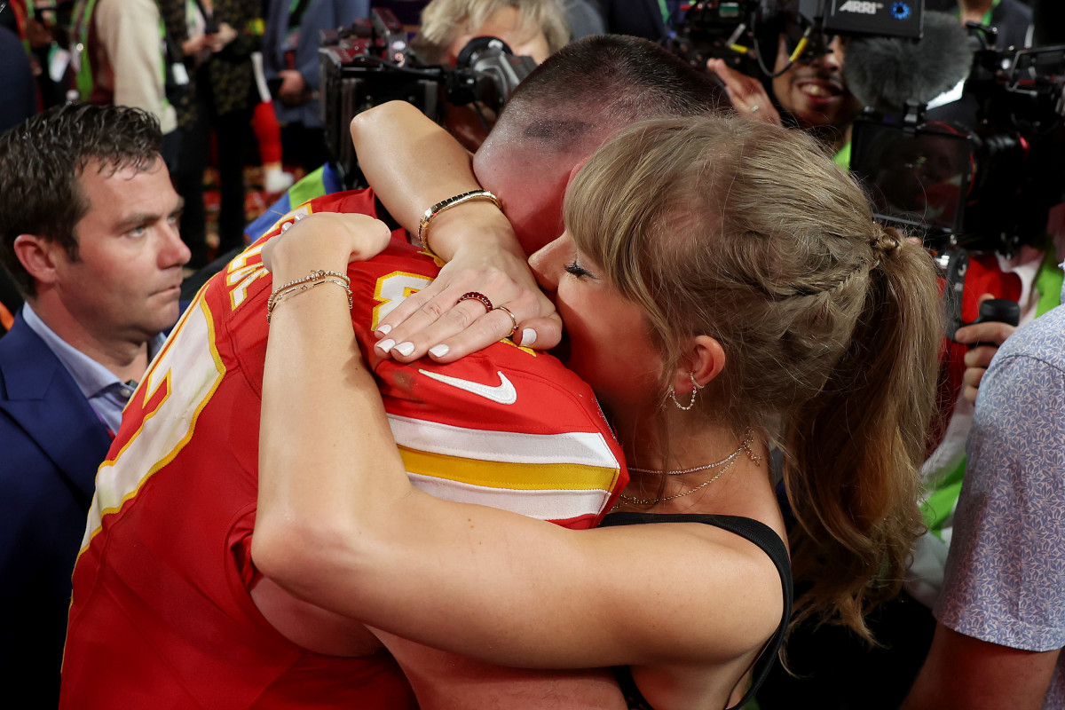 Travis Kelce and Taylor Swift's Super Bowl Moment No Engagement Yet, But Love is in the Air--