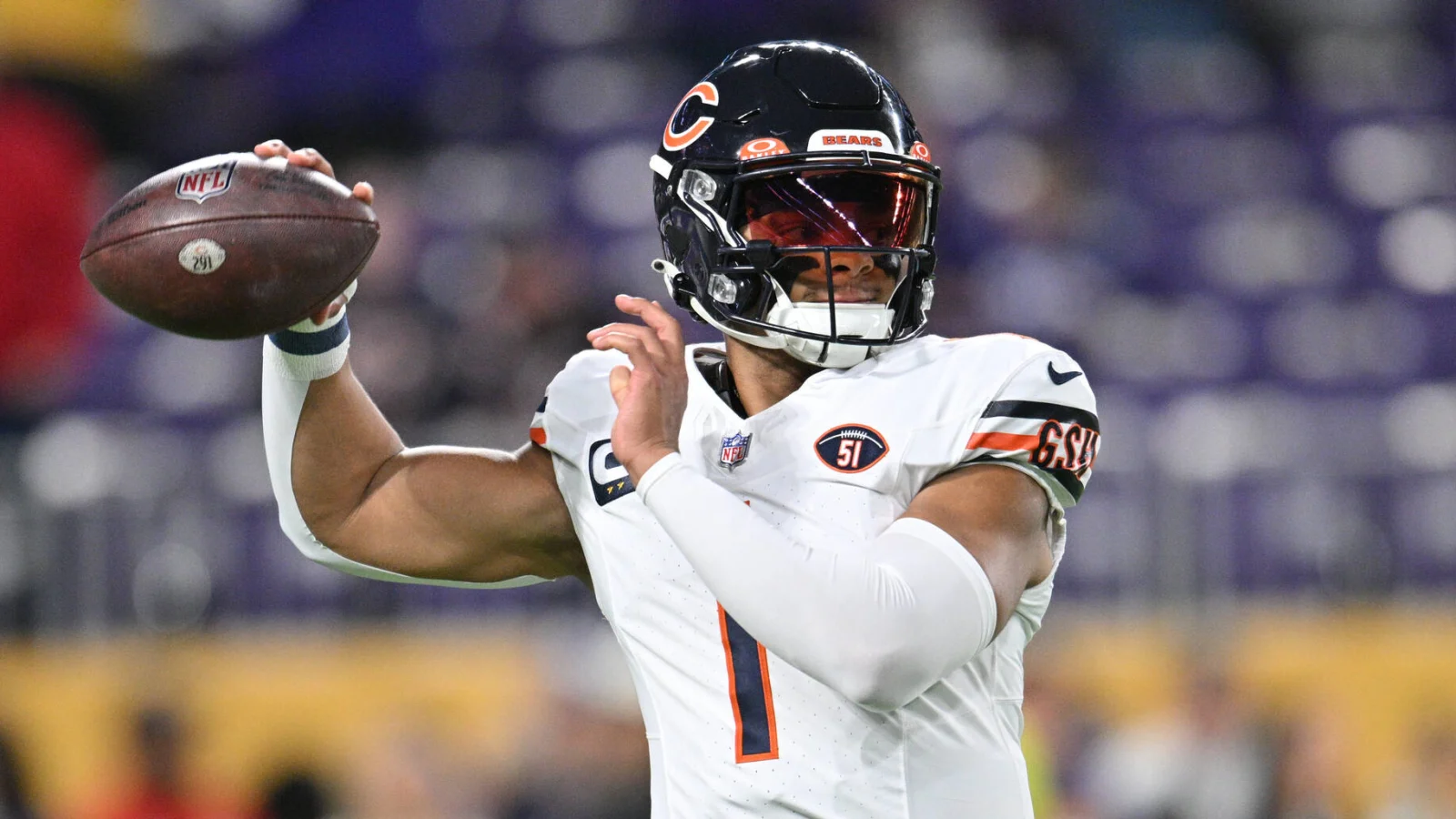 Chicago Bears at a Crossroads The Future of Justin Fields and the QB Trade Drama Unfolds-