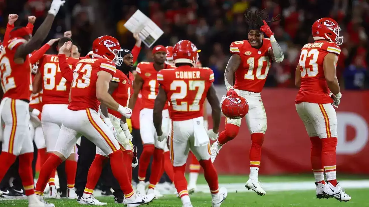 Chiefs' Next Big Move Eyeing Star Receivers Mooney and Samuel for Super Bowl Hat-Trick Dream--
