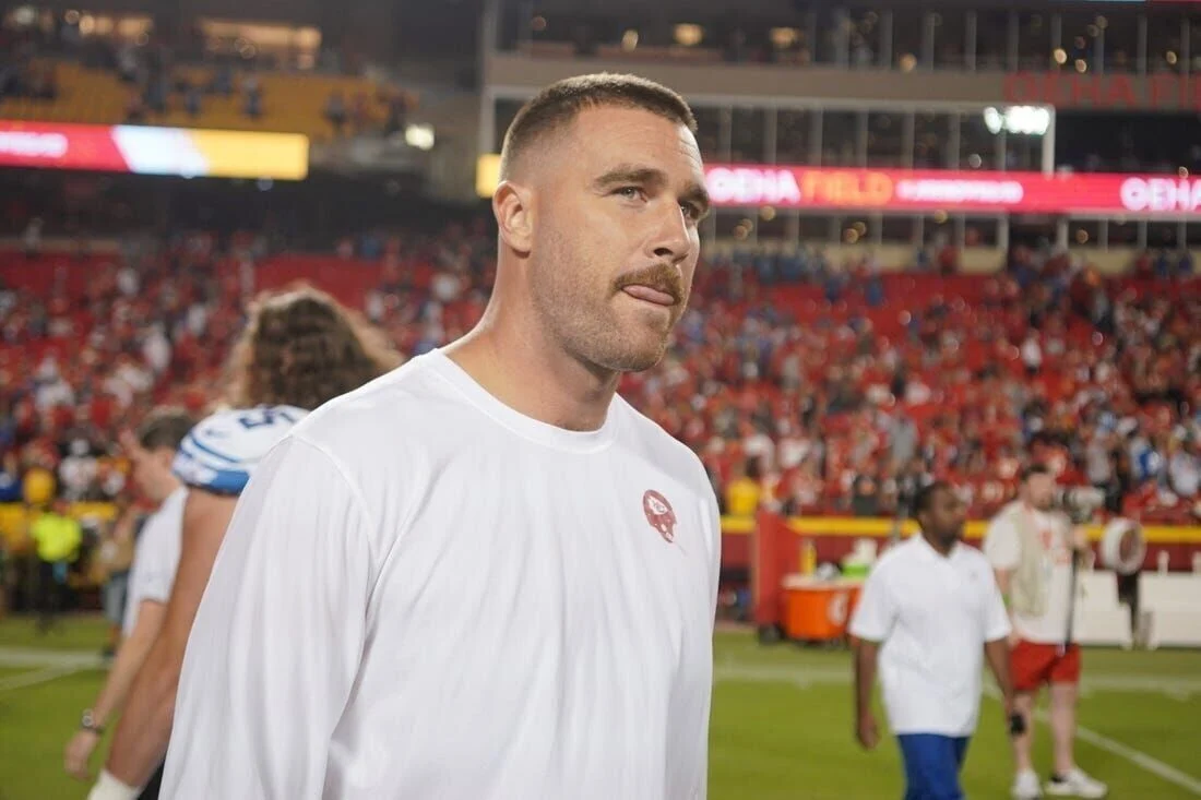  Chiefs' Travis Kelce Calls Out to Retired NFL Legend for a Stunning Comeback: A Dream Team in the Making?" NFL Comeback, Travis Kelce, Aaron Donald, Super Bowl, Chiefs Dynasty, NFL Defense, Sports News"