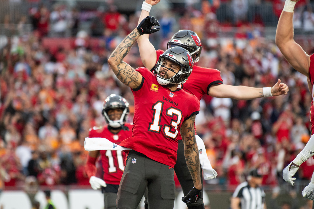 Mike Evans Secures His Future with Buccaneers A Closer Look at the Star Receivers New Contract.