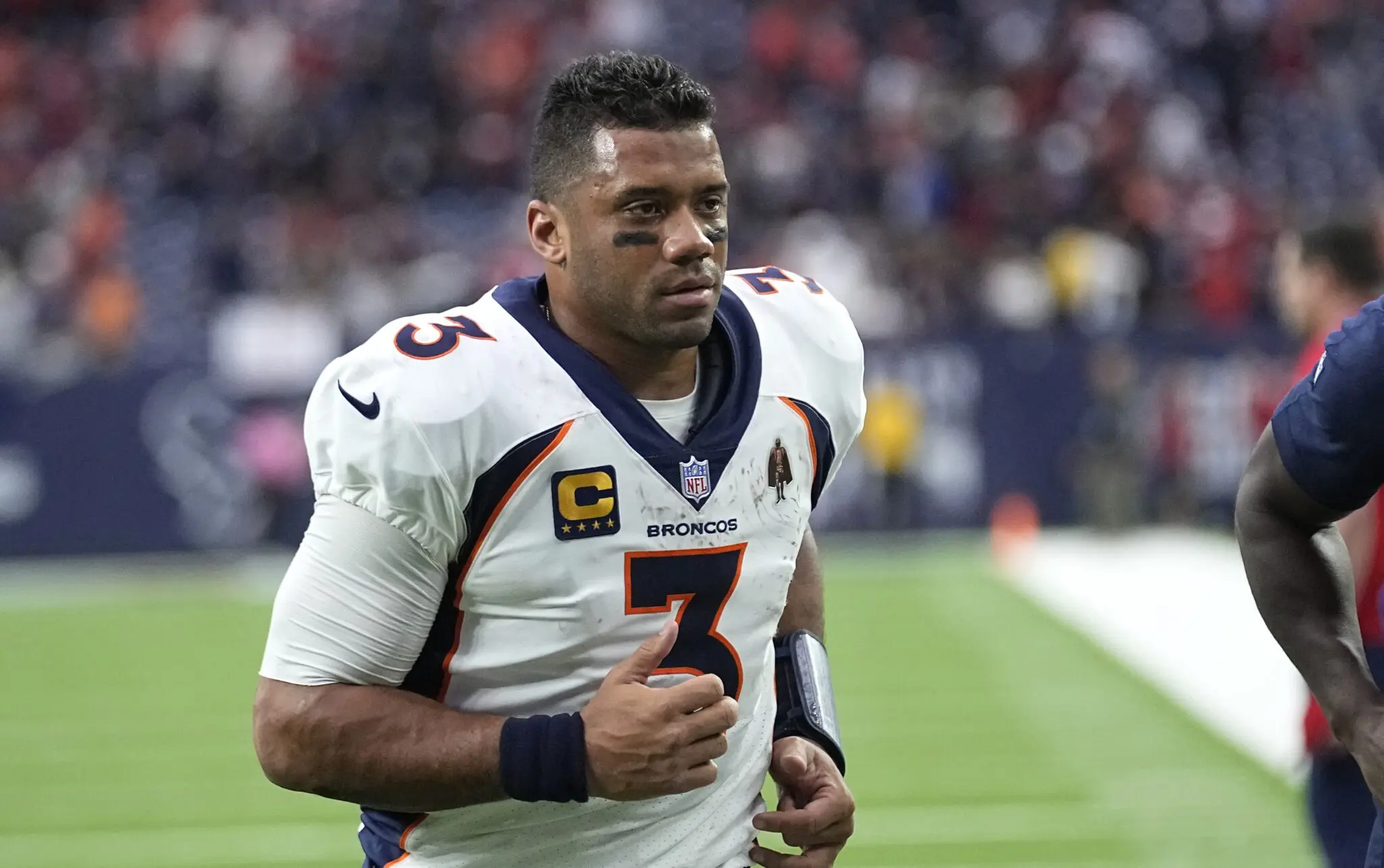 NFL Shakeup: Russell Wilson Leaves Denver Broncos, Eyes Future with Pittsburgh Steelers