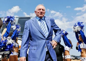 NFL Tycoon's Secret Exposed How Jerry Jones' Legal Drama with Alleged Daughter Alexandra Davis Shakes Up the Sports World