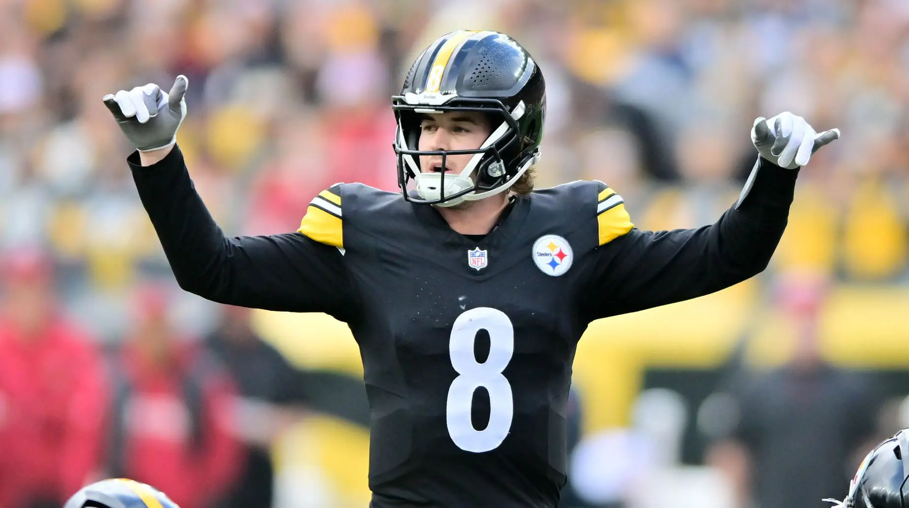 The Pittsburgh Steelers' Quarterback Conundrum: Kenny Pickett Takes Center Stage