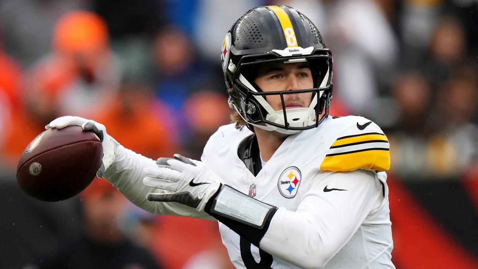 The Pittsburgh Steelers' Quarterback Conundrum: Kenny Pickett Takes Center Stage