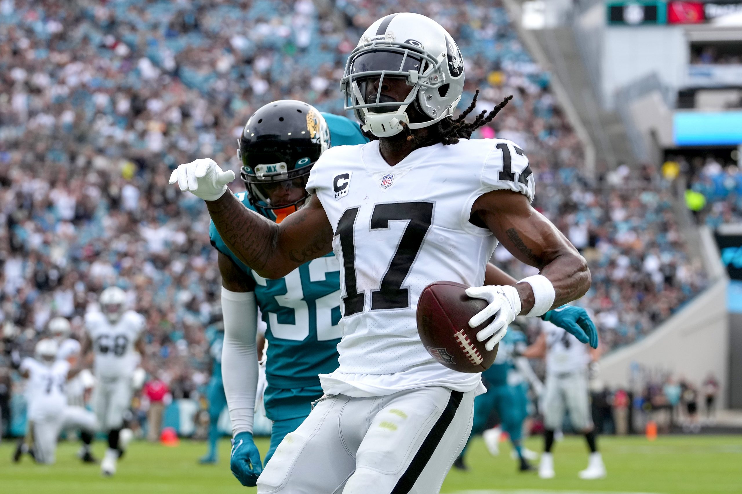  Davante Adams Lights Up Social Media with His Quarterback Choice for the Raiders