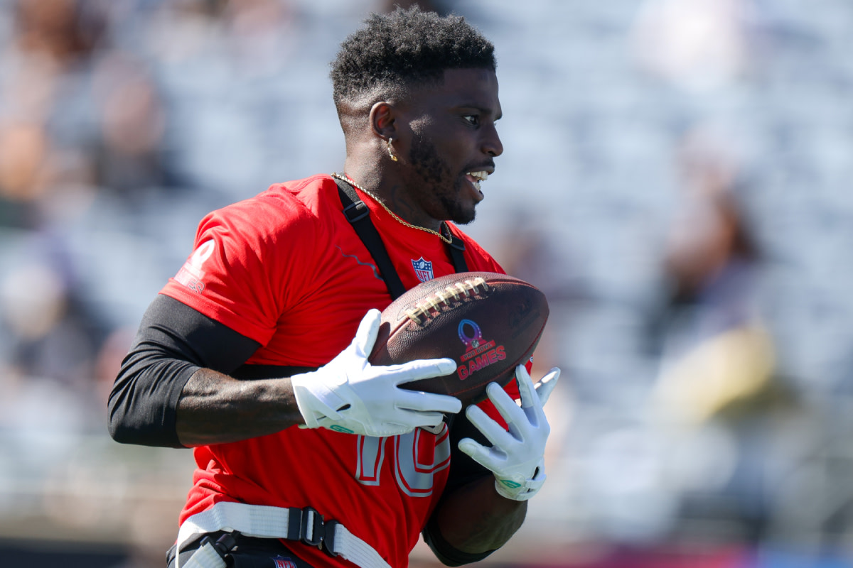 Tyreek Hill's Social Media Buzz The Quest for Michael Thomas in Miami