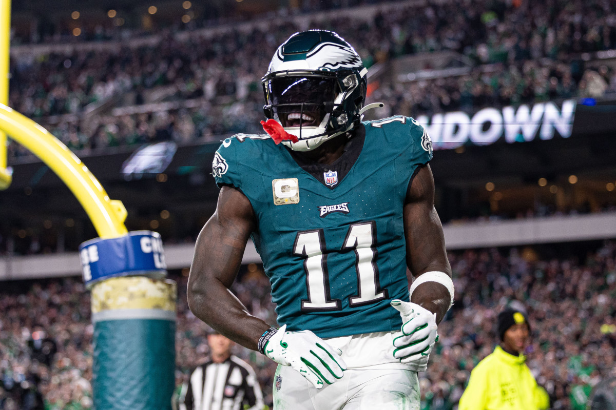  AJ Brown Eyeing a Move to the Patriots: A Deep Dive into the Eagles Star's Potential Transfer