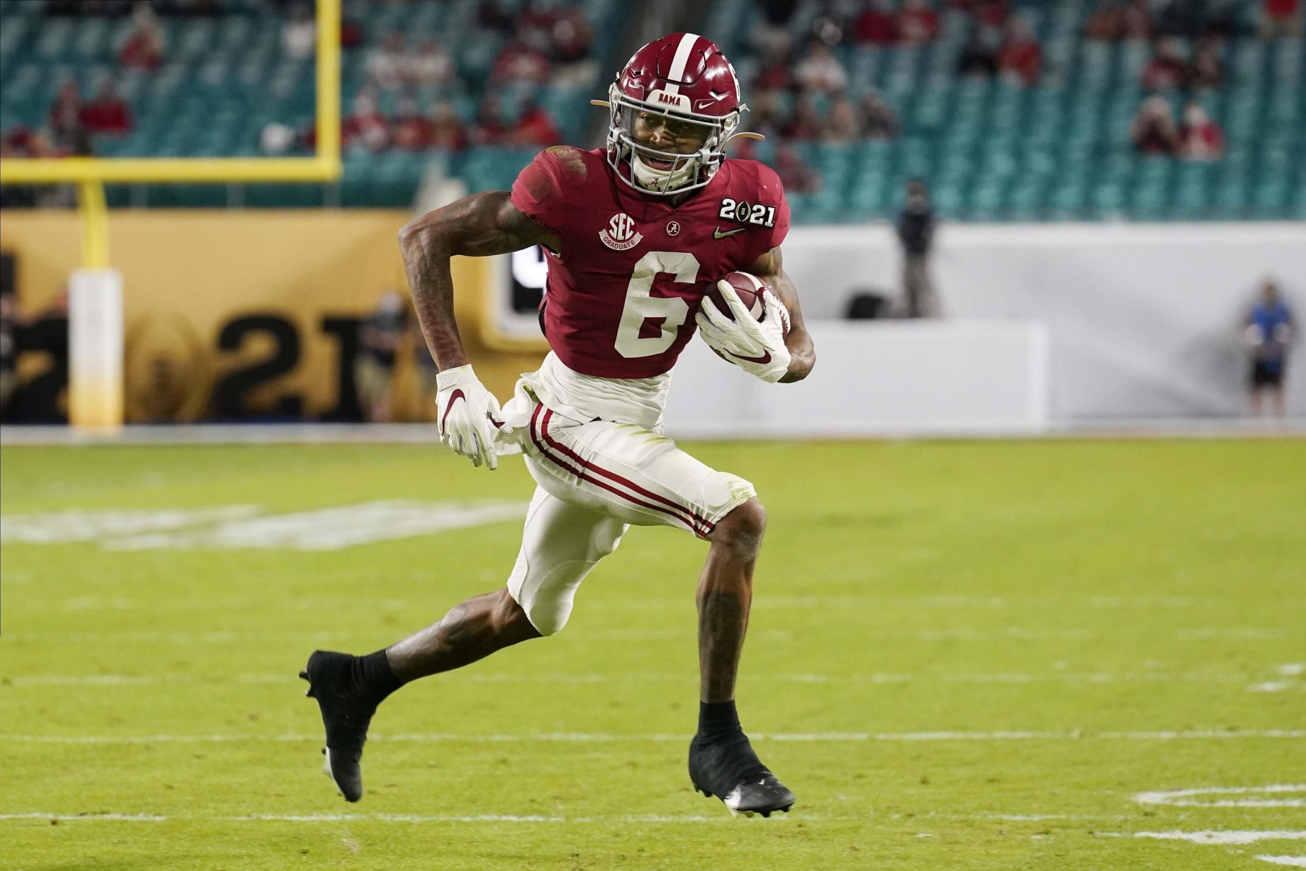 Big Move on the Horizon: Eagles Aiming to Lock Down DeVonta Smith with a Huge Deal