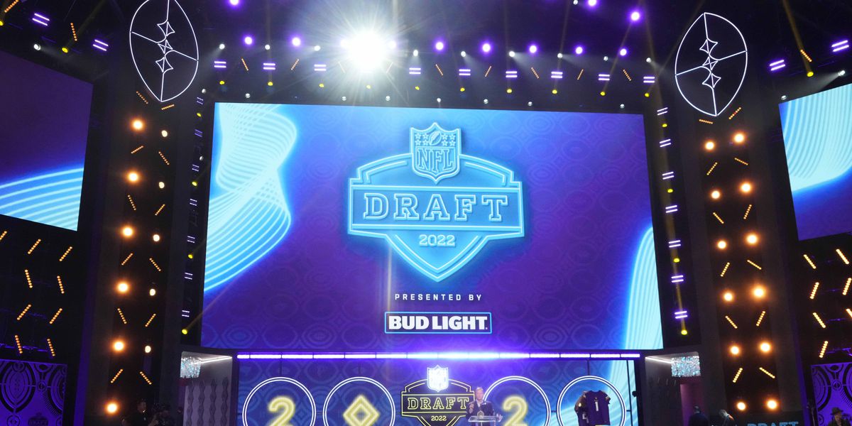 Big Moves Ahead: Top College Stars to Lead 2024 NFL Draft Picks