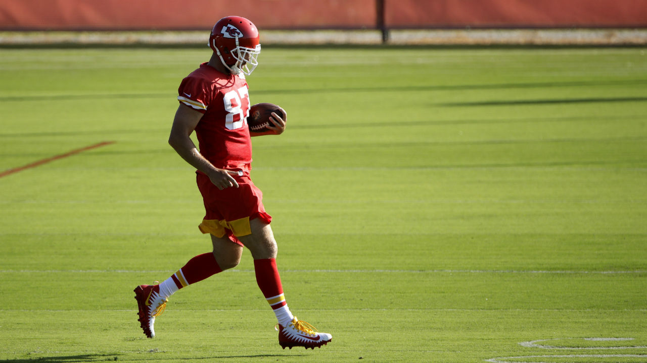 Chiefs Secure Future Success: Travis Kelce Inks Major Deal Through 2027