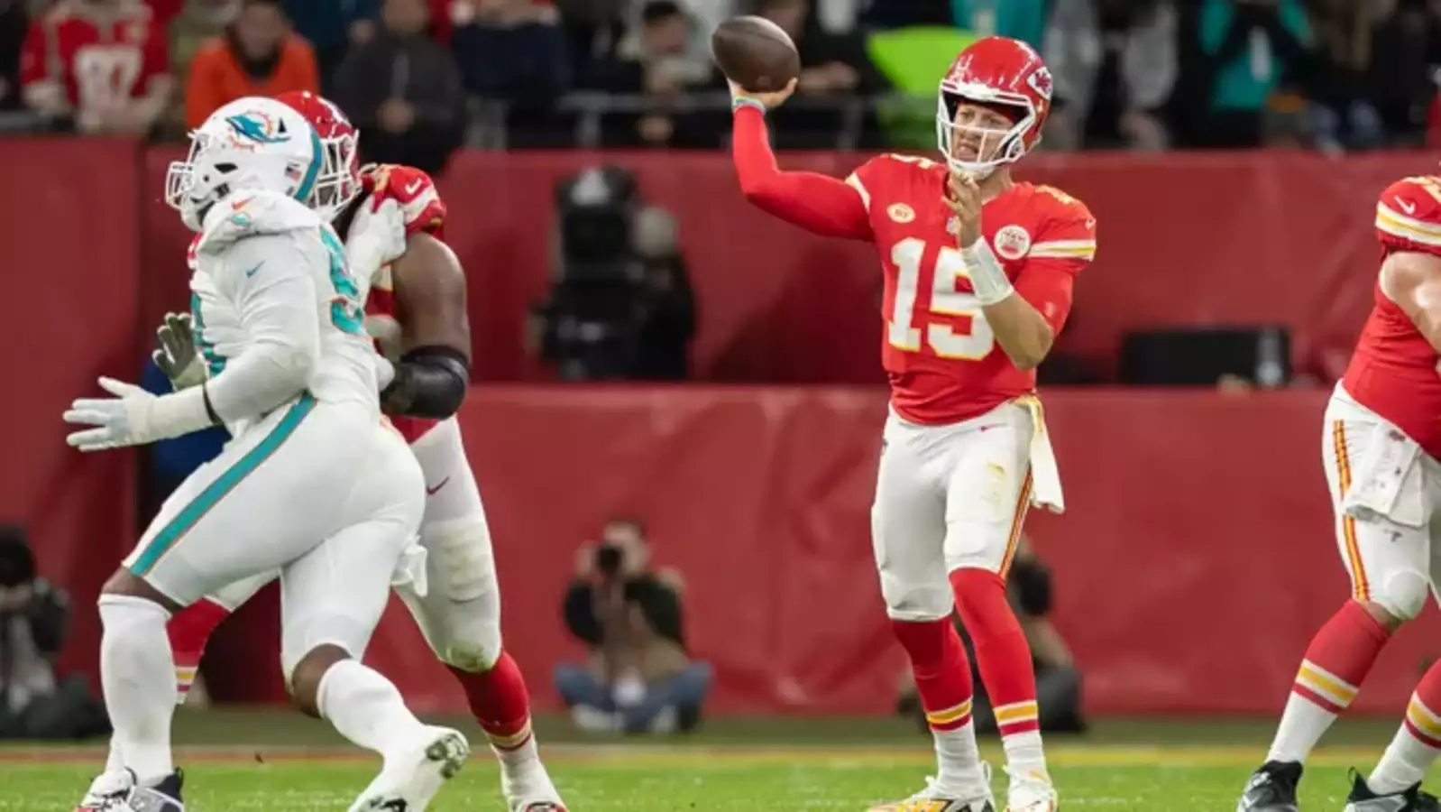 Chiefs Unveil New Super Bowl Banner: Celebrating a Legacy of Wins at Home