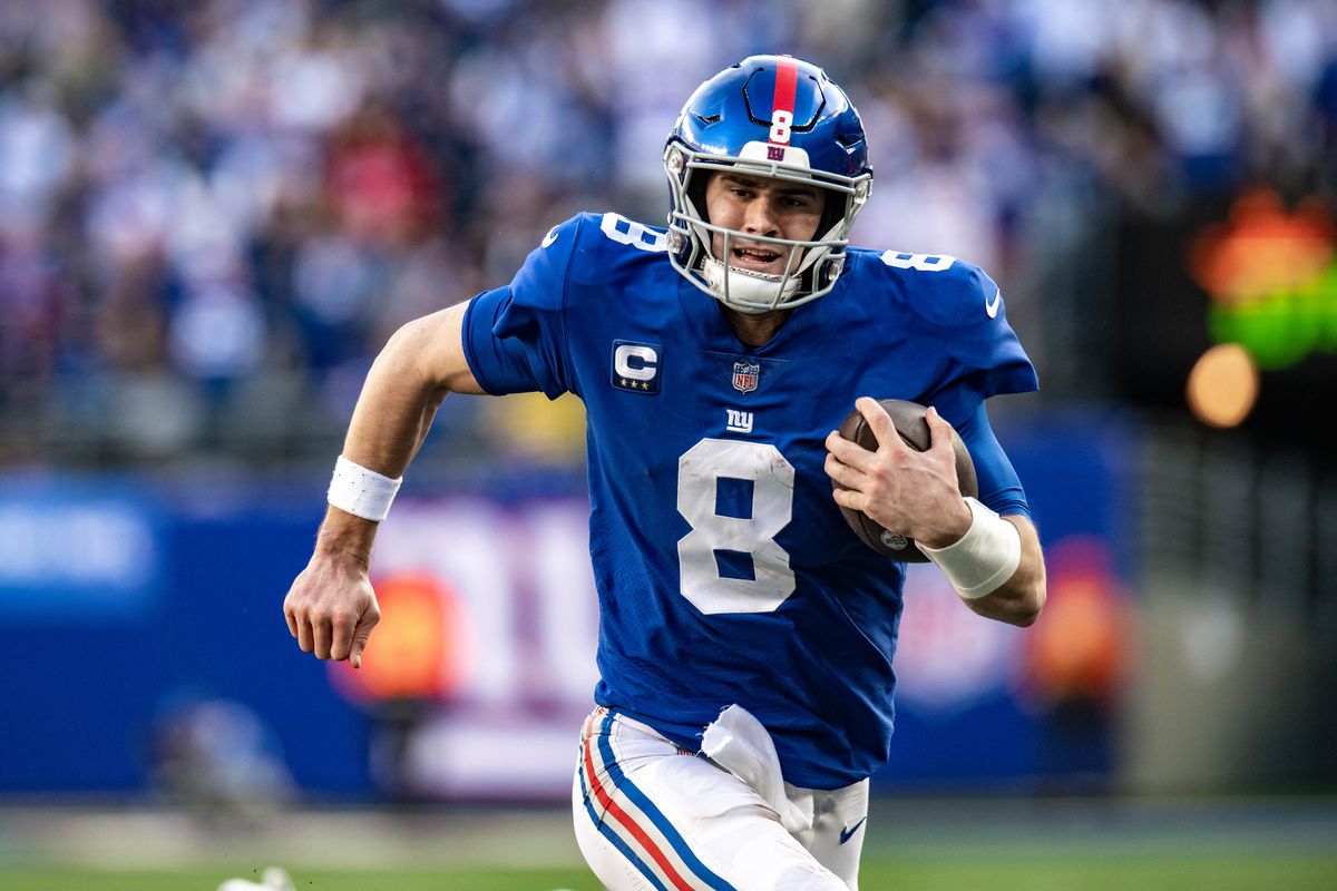  Daniel Jones' Resilience A Glimpse into His Recovery and the Giants' Strategic Moves Ahead of the NFL Draft