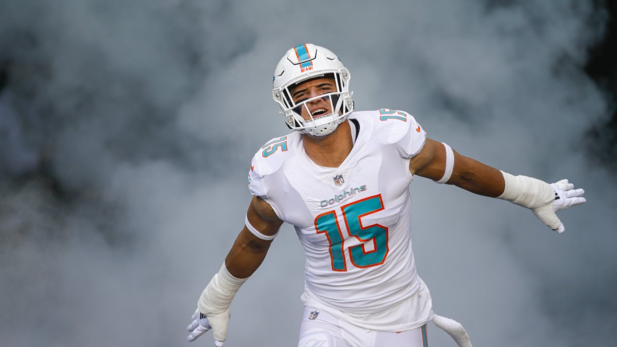 Dolphins' Star Jaelan Phillips Targets Early Comeback After Injury, Aims to Boost Defense for 2024 Season
