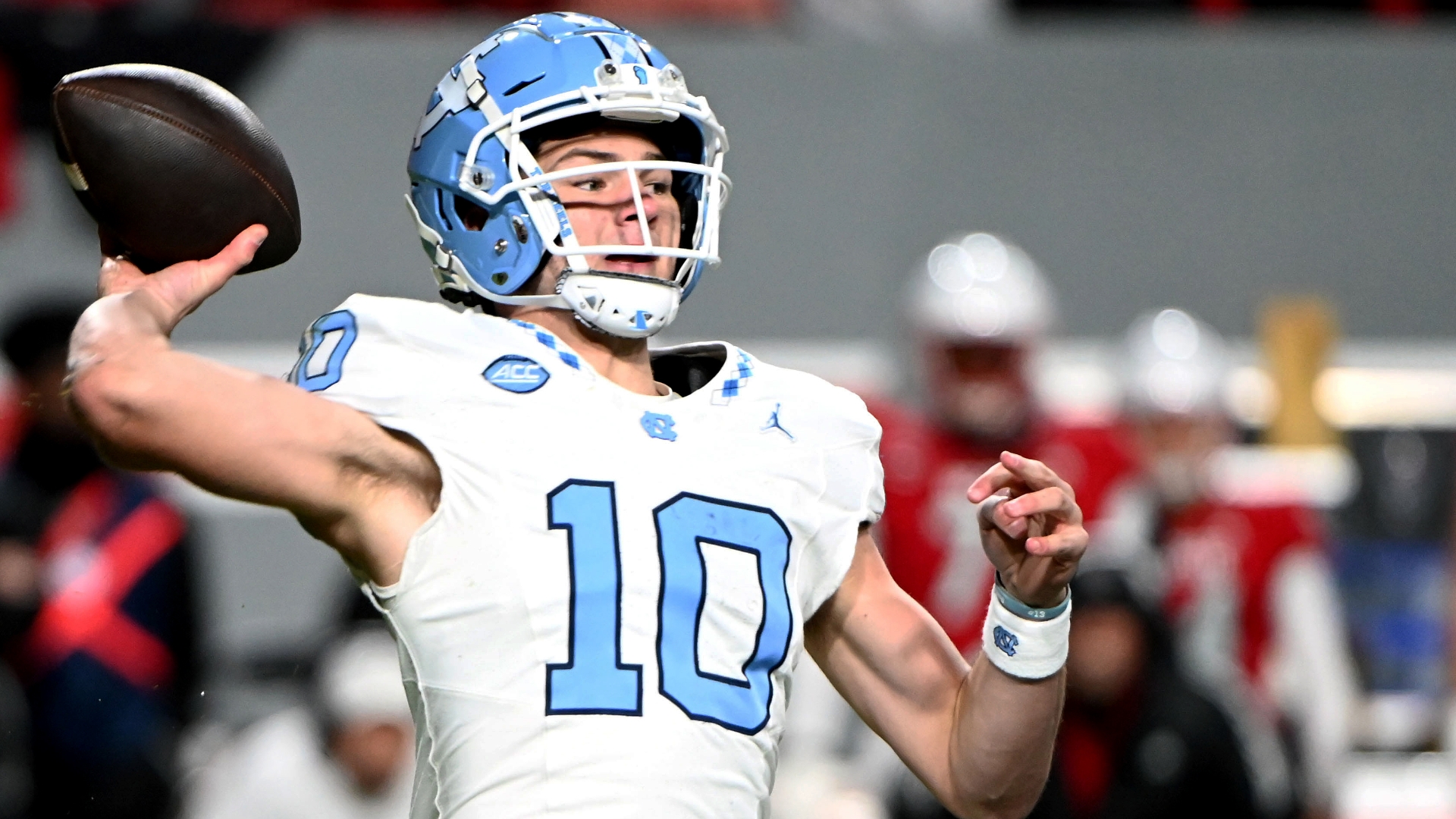  Drake Maye: The Hot Prospect at the Center of a Fierce NFL Draft Battle