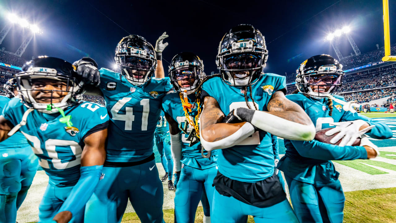 Fans Excited as Jacksonville Jaguars Hint at Bringing Back 90s Teal Uniforms