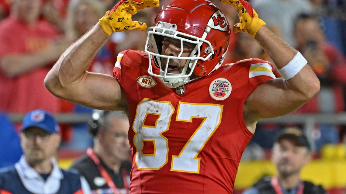 Is Taylor Swift’s New Song a Hidden Message to a Chiefs Player? Fans Spot Clues!