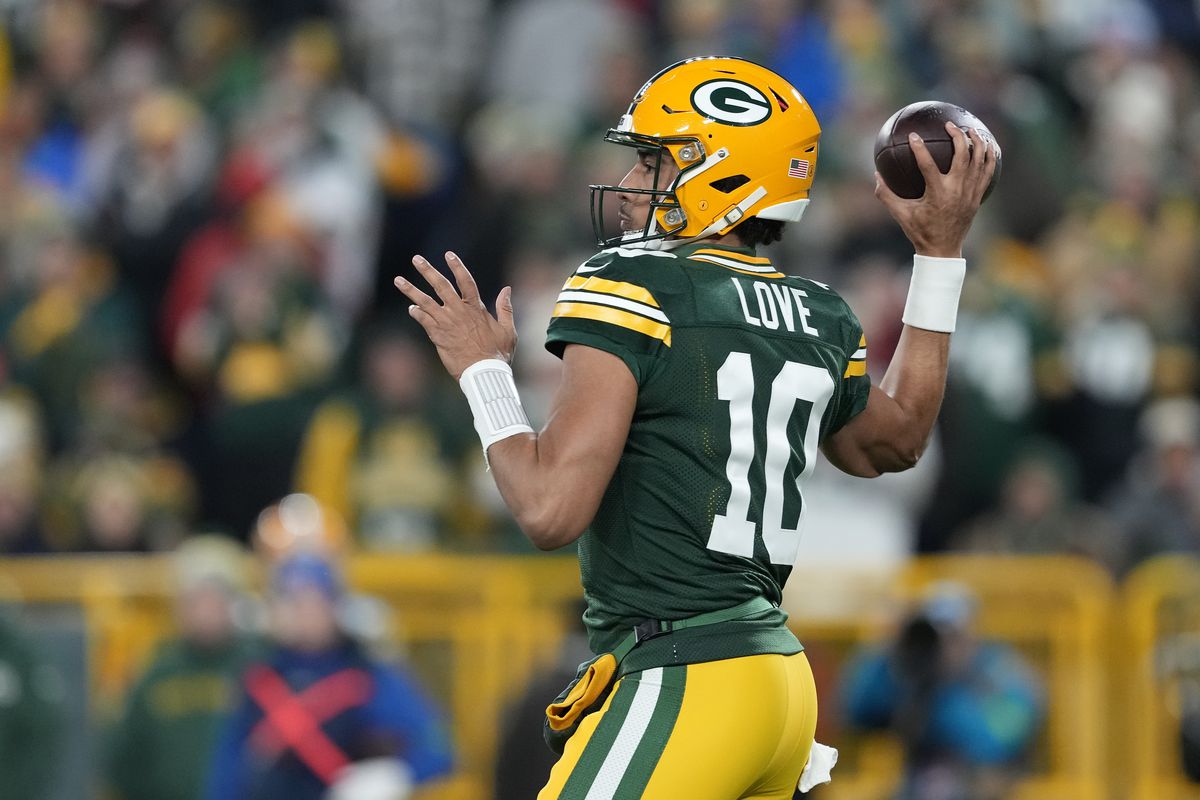  Jordan Love's Era Begins Assessing Green Bay Packers' Strategy Behind Quarterback Choices