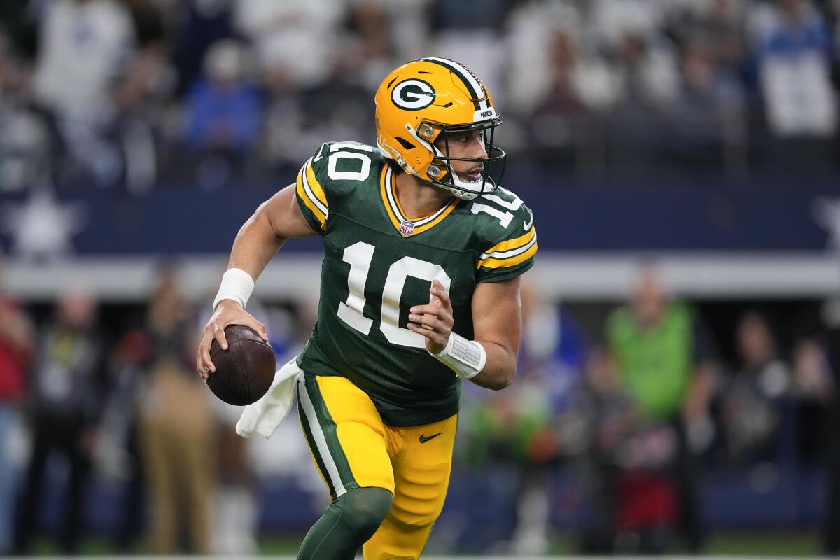  Jordan Love's Era Begins Assessing Green Bay Packers' Strategy Behind Quarterback Choices