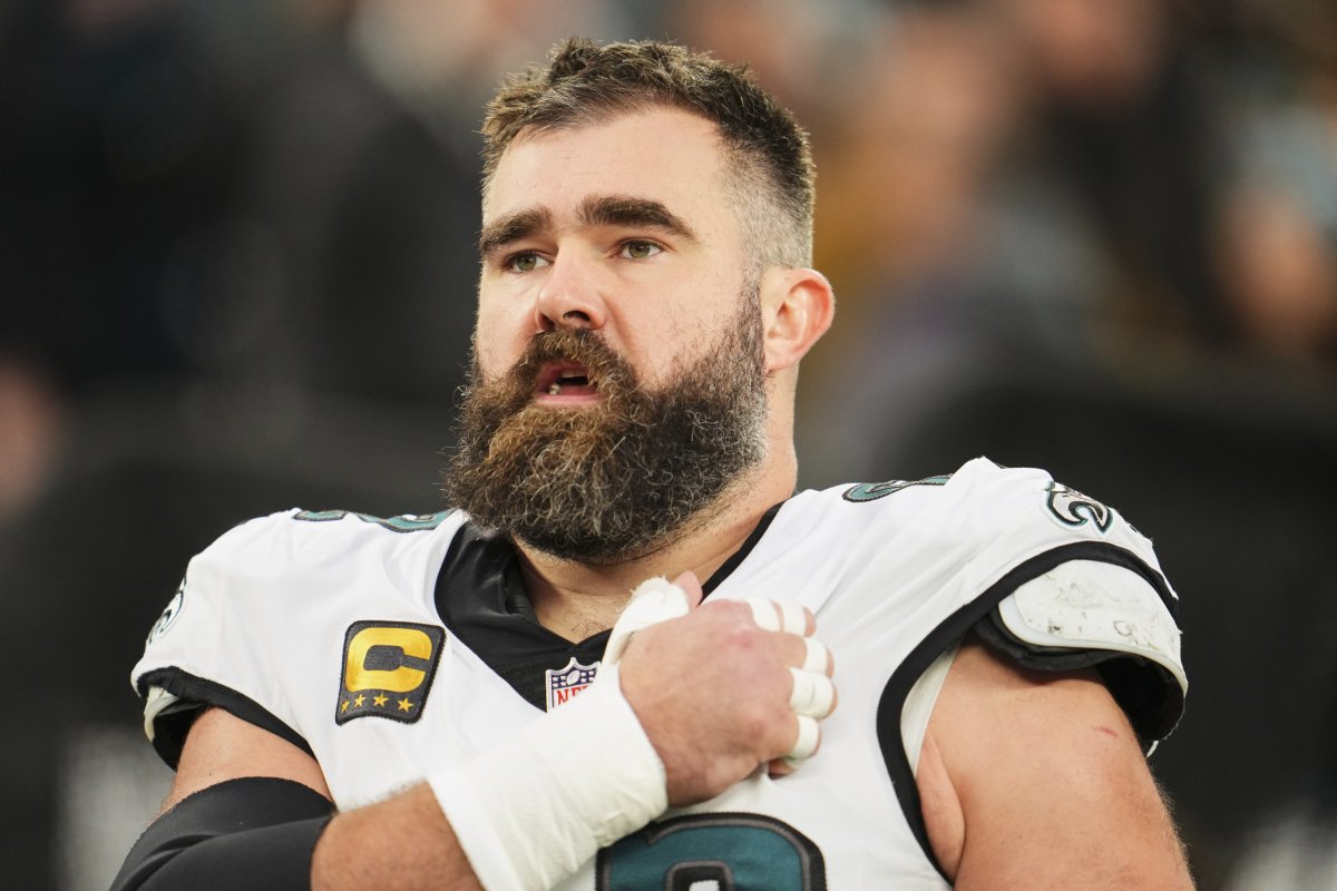  NFL Star Jason Kelce’s Super Bowl Ring Disappears Into a Vat of Cincinnati’s Famous Chili An Unbelievable Tale---