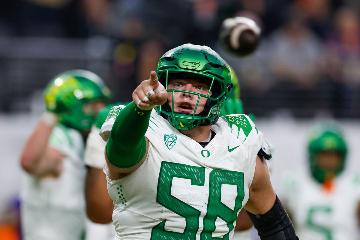 Oregon Ducks in the 2024 NFL Draft Predictions and Prospect Analysis.