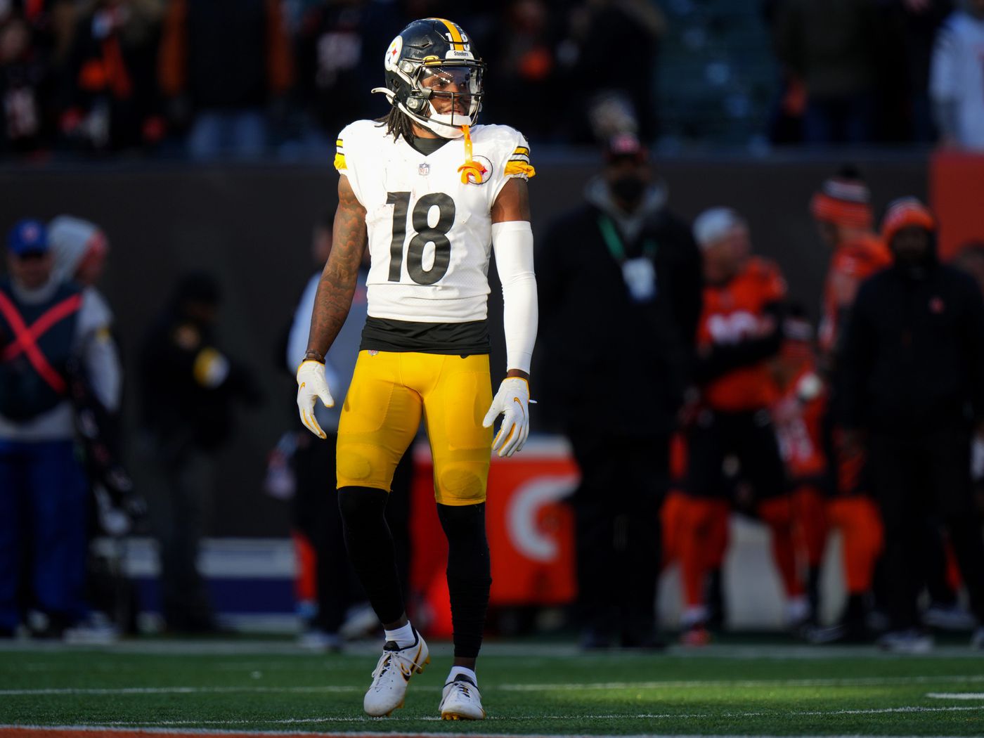  Steelers Scramble to Snag New Star Receiver Before NFL Draft – Who Will Fill Diontae Johnson’s Cleats?