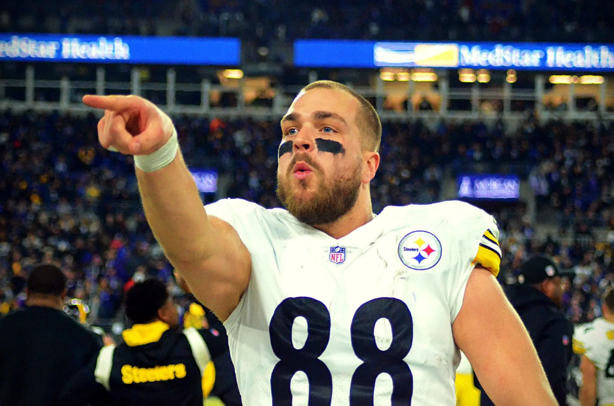 Steelers' Star Pat Freiermuth Dreams Big: Staying in Pittsburgh 'Til the End