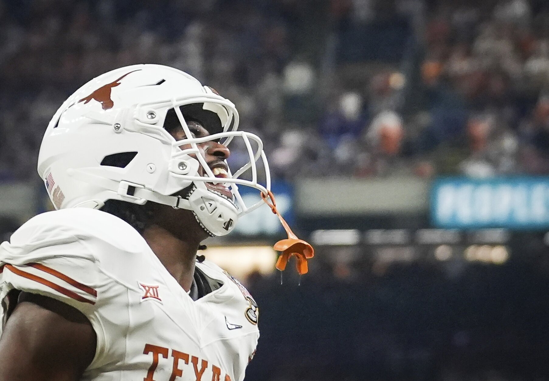 Titan's Draft Gem: T’Vondre Sweat, A Potential Game-Changer for Tennessee's Defense