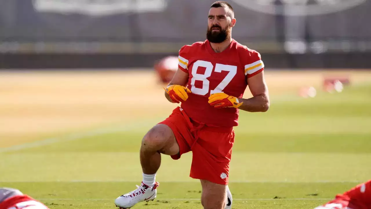 Travis Kelce The Unseen Playmaker Behind Clyde Edwards-Helaire's Return to the Chiefs