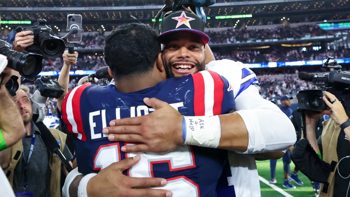  Dak Prescott Celebrates Ezekiel Elliott's Return to the Dallas Cowboys.