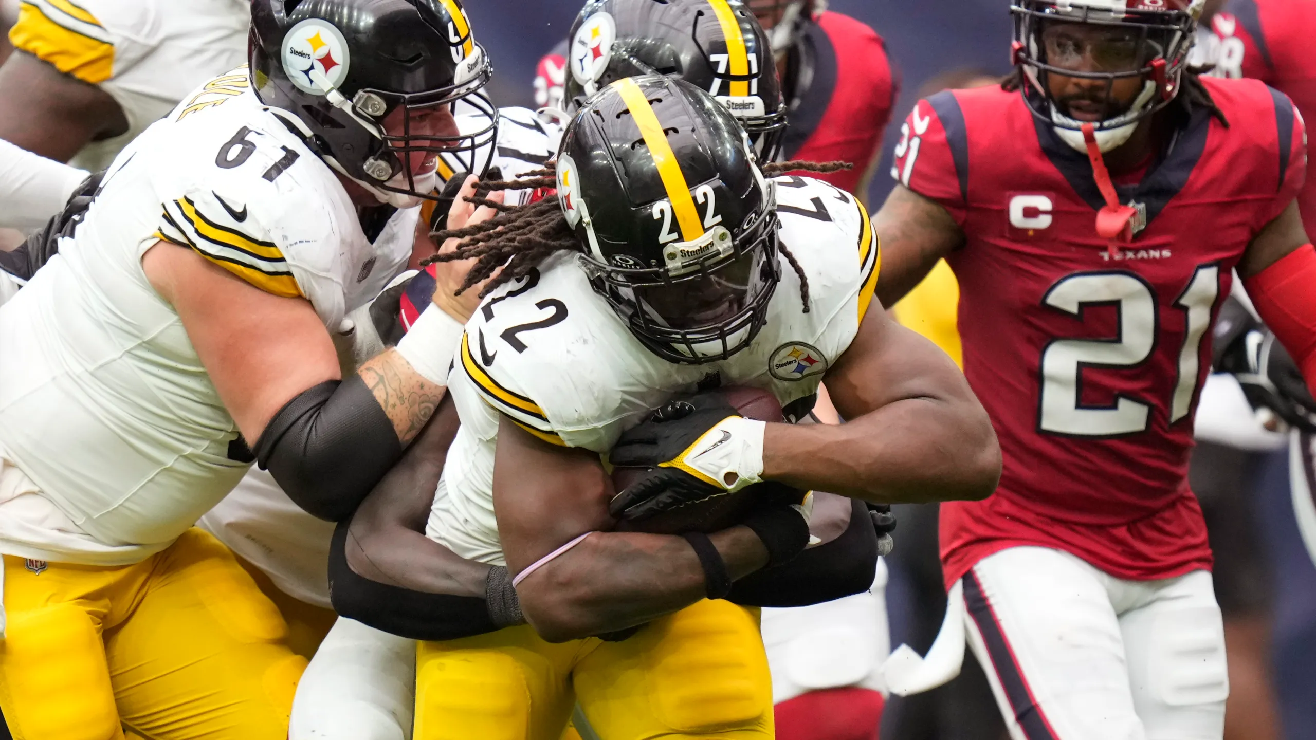 NFL News: Dallas Cowboys Eyeing Pittsburgh Steelers’ Najee Harris in Potential Game-Changing Acquisition