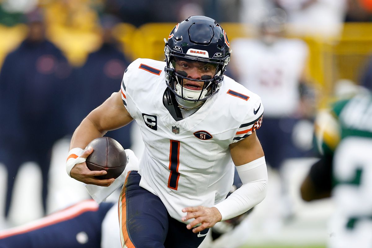 Former NFL Player Issues Crucial Warning to Steelers' Justin Fields You Can't Fall Into This