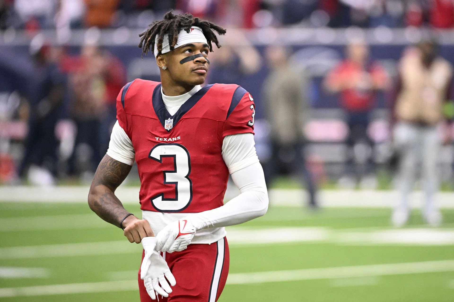 Houston Texans’ Rising Star Tank Dell Set for Comeback After Florida Shootout Scare---