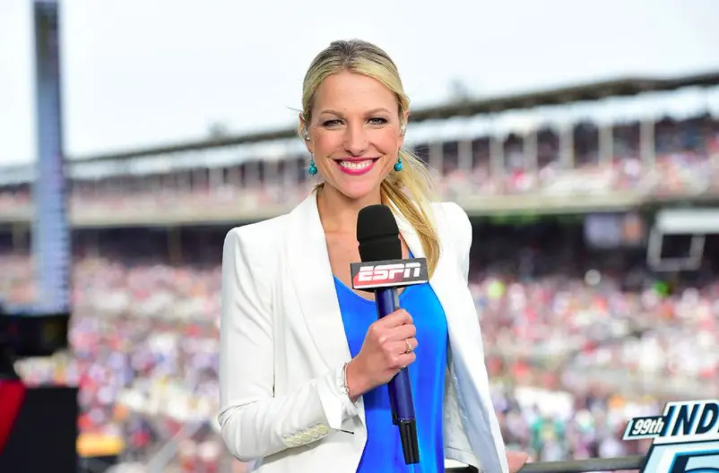 Lindsay Czarniak, sports reporter