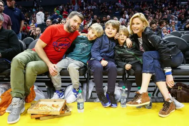 Oliver McLanahan Phillips, Julie Bowen kids