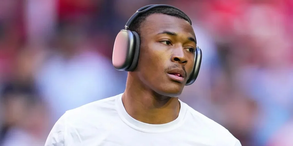 DeVonta Smith: The Unshakeable Eagle Who Stands Apart