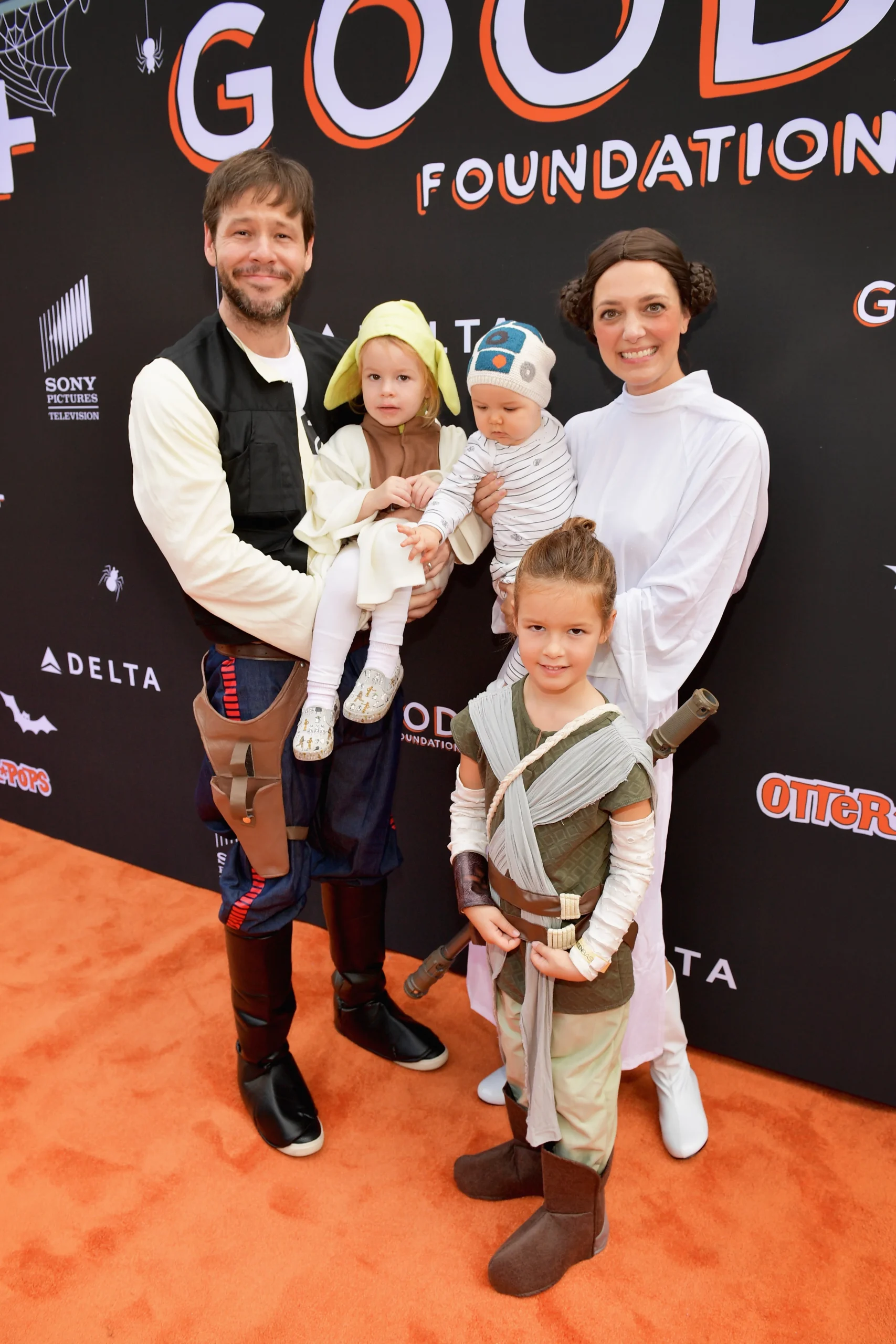Ike Barinholtz. family